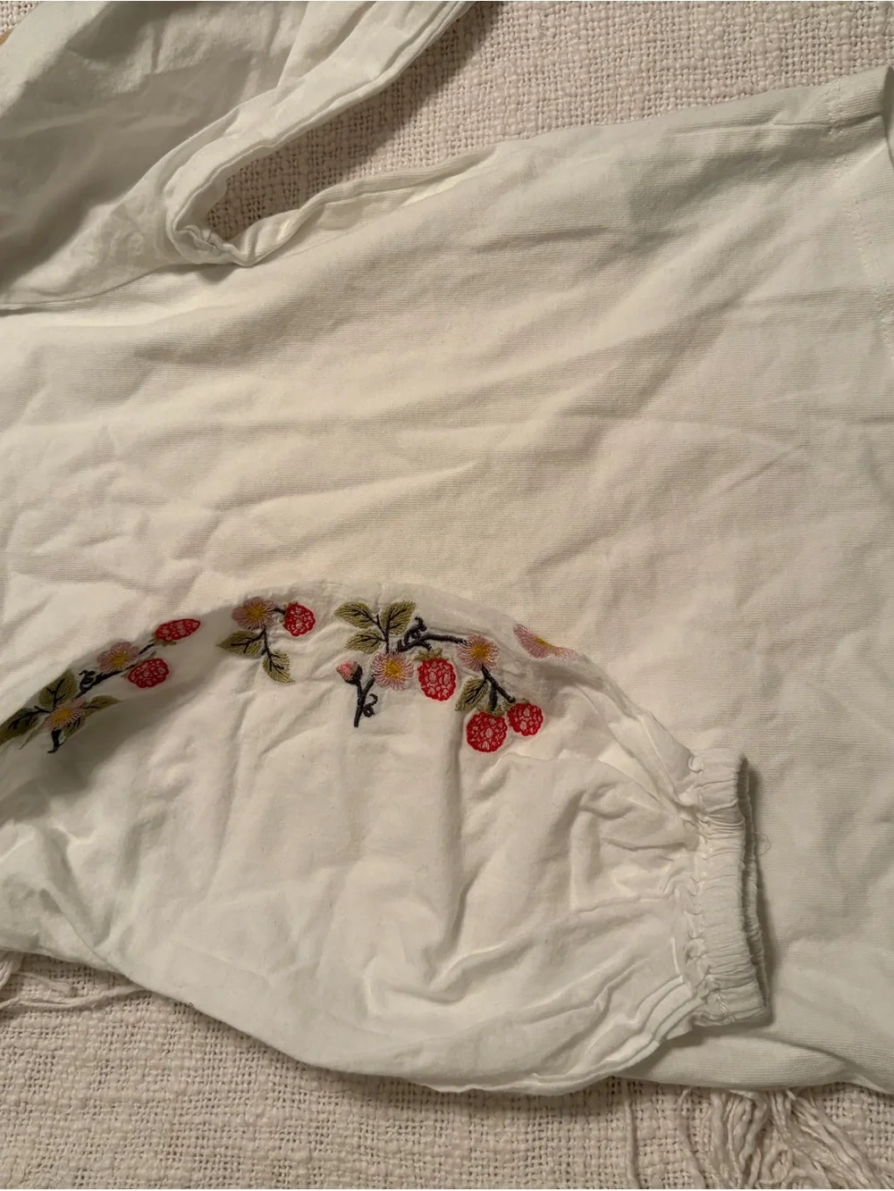 Mini Boden Girl’s White Embroidered Floral Top with Red Raspberry  size 3-4